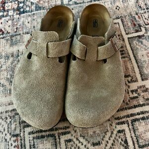 Birkenstock Boston Clog - Suede Taupe